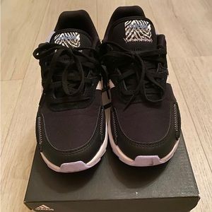 Adidas Women Black Retrorun Sneaker Size 5.5
